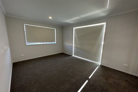 Photo of property in 58 Archibald Road, Kelston, Auckland, 0602