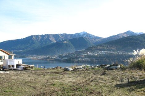 Photo of property in 11 Milward Place, Kelvin Heights, Queenstown, 9300