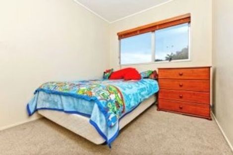 Photo of property in 1/61a Target Road, Totara Vale, Auckland, 0629