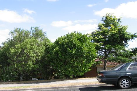 Photo of property in 15 Hadfield Street, Beach Haven, Auckland, 0626