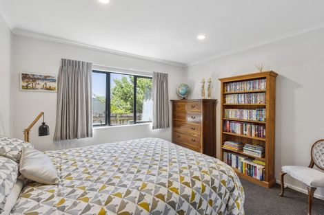 Photo of property in 41 Quadrant Heights, Paraparaumu, 5032