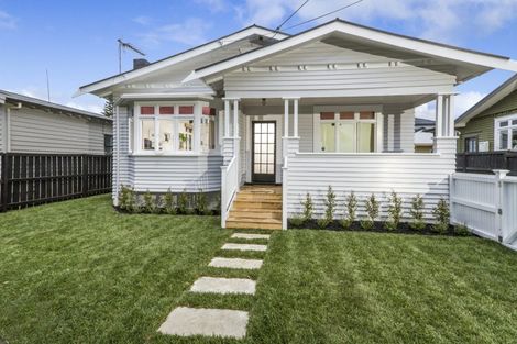 Photo of property in 14 Walmer Road, Point Chevalier, Auckland, 1022