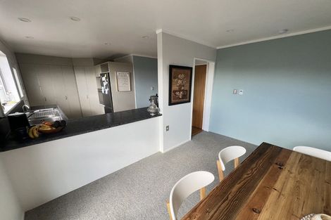 Photo of property in 24 Colchester Crescent, Newlands, Wellington, 6037