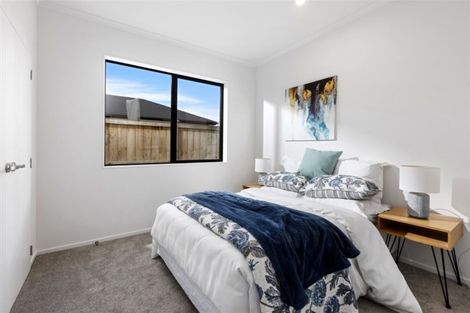 Photo of property in 11 Len Ireland Drive, Kumeu, 0810