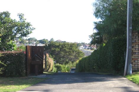 Photo of property in 2/72 Pupuke Road, Hillcrest, Auckland, 0627