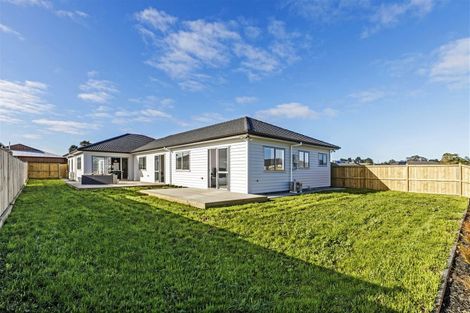 Photo of property in 18 Gilbransen Road, Kumeu, 0810