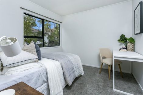 Photo of property in 11 Cabello Place, Unsworth Heights, Auckland, 0632