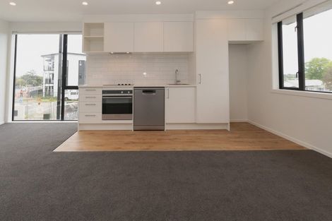 Photo of property in 13/1 Fruitvale Road, New Lynn, Auckland, 0600