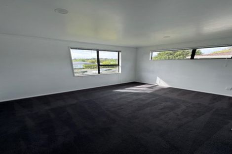 Photo of property in 1/83 Luanda Drive, Ranui, Auckland, 0612