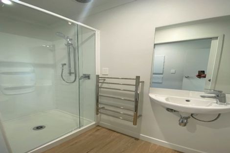 Photo of property in 4/5 Peachgrove Road, Te Atatu Peninsula, Auckland, 0610