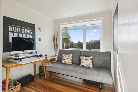 Photo of property in 33-35 Espin Crescent, Karori, Wellington, 6012