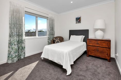 Photo of property in 41 Kaurinui Crescent, One Tree Point, 0118