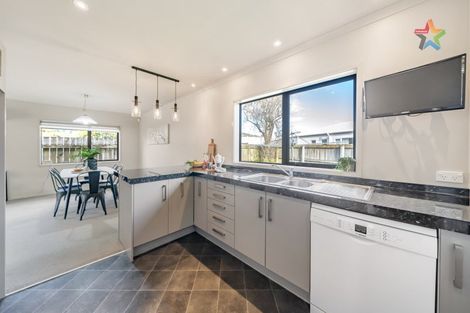 Photo of property in 14a Glen Road, Stokes Valley, Lower Hutt, 5019