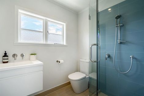 Photo of property in 1/121 Ocean View Road, Hillcrest, Auckland, 0627