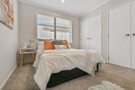 Photo of property in 2 Captain Mitchell Drive, Opaheke, Papakura, 2113