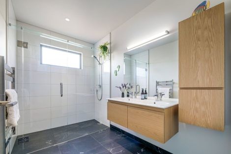 Photo of property in 10 Avalanche Place, Wanaka, 9305