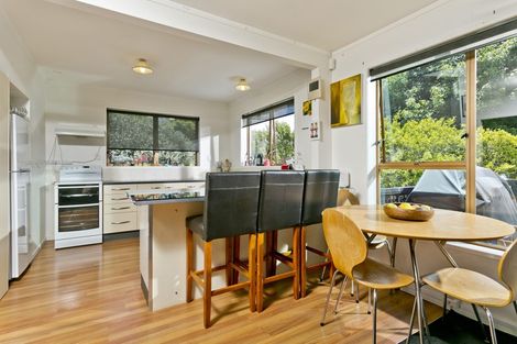 Photo of property in 2/325 Glenfield Road, Glenfield, Auckland, 0629