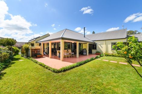 Photo of property in 11 La Lena Grove, Fitzherbert, Palmerston North, 4410