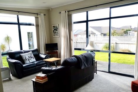 Photo of property in 8c Charlenne Close, Ranui, Auckland, 0612
