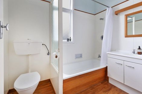 Photo of property in 11 Tio Tio Road, Miramar, Wellington, 6022