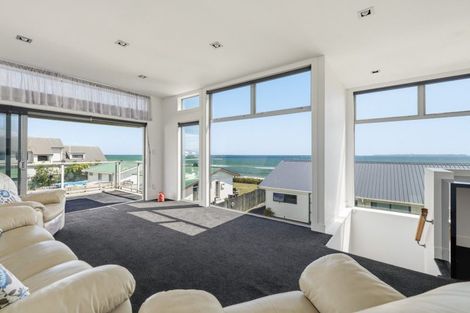 Photo of property in 31 Karewa Parade, Papamoa Beach, Papamoa, 3118