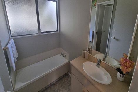 Photo of property in 47a Aquarius Drive, Kawaha Point, Rotorua, 3010