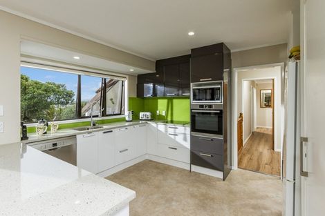 Photo of property in 9 Cairnbrae Court, Northcross, Auckland, 0632