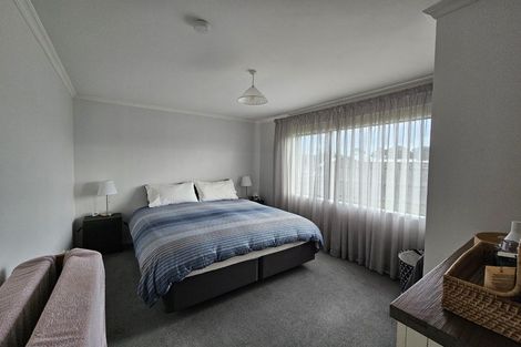 Photo of property in 68 Waiwaka Terrace, Strandon, New Plymouth, 4312