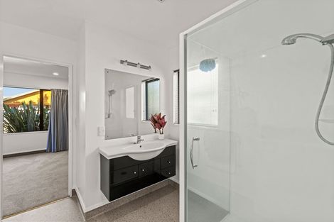Photo of property in 28 Huntingdon Place, Avonhead, Christchurch, 8042