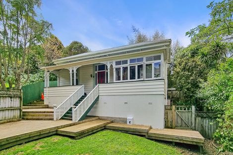 Photo of property in 10 Limmer Place, Browns Bay, Auckland, 0632