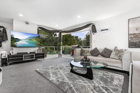 Photo of property in 57a Ribbonwood Crescent, Goodwood Heights, Auckland, 2105