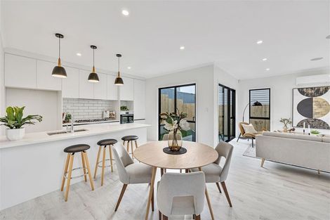 Photo of property in 562b Beach Road, Rothesay Bay, Auckland, 0630