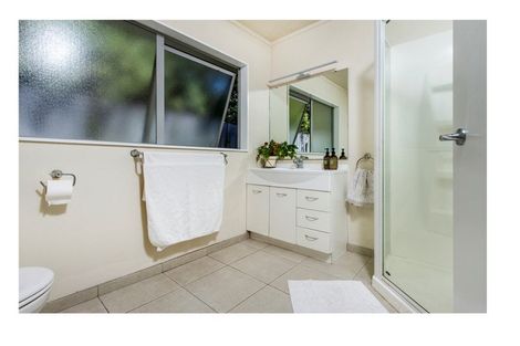 Photo of property in 6 Greville Road, Pinehill, Auckland, 0632