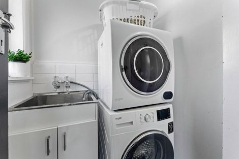 Photo of property in 1/15 Stanley Avenue, Milford, Auckland, 0620