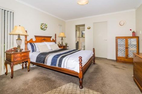 Photo of property in 8 Spring Valley Place, Oteha, Auckland, 0632