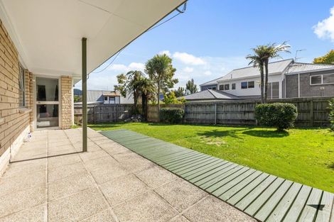 Photo of property in 3 Rika Place, Kawaha Point, Rotorua, 3010