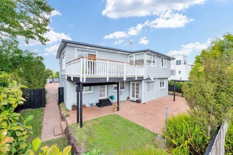 Photo of property in 1/133 Carlisle Road, Northcross, Auckland, 0632