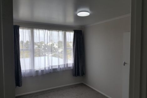 Photo of property in 59 Totaravale Drive, Totara Vale, Auckland, 0629