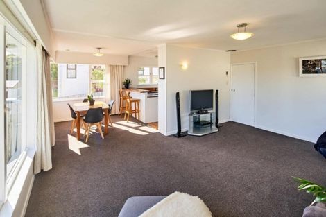 Photo of property in 6 Warrington Grove, Newlands, Wellington, 6037
