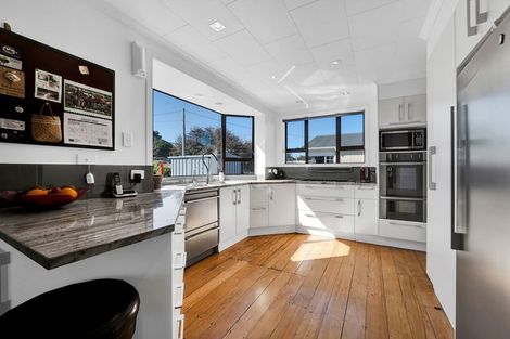 Photo of property in 4 Henui Street, Strandon, New Plymouth, 4312