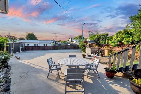 Photo of property in 33 Huruhuru Road, Massey, Auckland, 0614