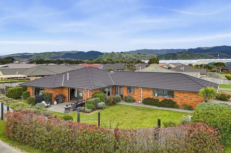 Photo of property in 20 Gandalf Crescent, Paraparaumu, 5032