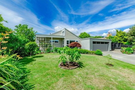 Photo of property in 13 Fleetwood Grove, Waikanae, 5036