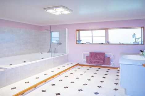 Photo of property in 2 Holdsworth Drive, Otamatea, Whanganui, 4500