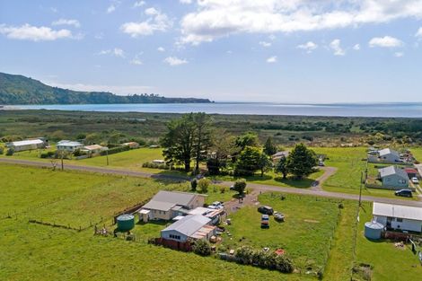 Photo of property in 63 Wharf Road, Hicks Bay, Tikitiki, 4087