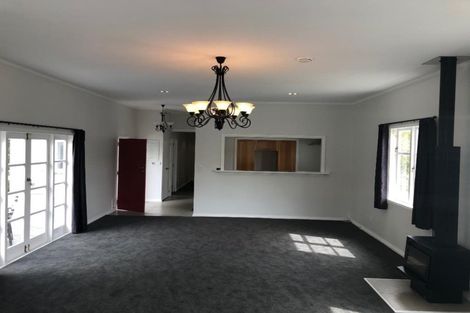 Photo of property in 25 Taupaki Road, Taupaki, Henderson, 0782