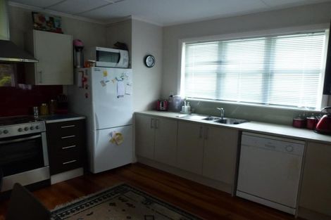 Photo of property in 18 Cambridge Street, Tawa, Wellington, 5028