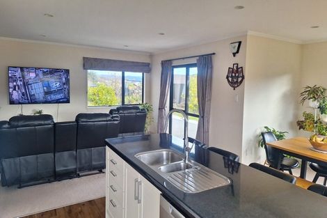 Photo of property in 48 Sunstone Crescent, Brown Owl, Upper Hutt, 5018