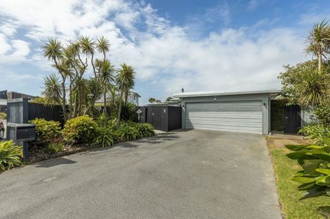 Photo of property in 4 Nuhaka Place, Paraparaumu Beach, Paraparaumu, 5032