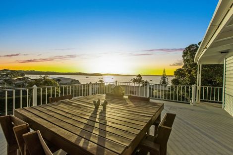 Photo of property in 65 De Luen Avenue, Tindalls Beach, Whangaparaoa, 0930